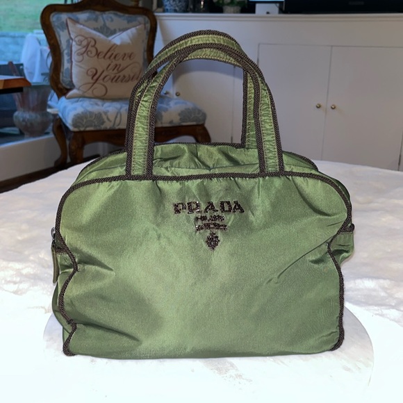 Authentic PRADA MILANO Green Nylon Tote Bag💚VERY RARE 💚 - Picture 1 of 16